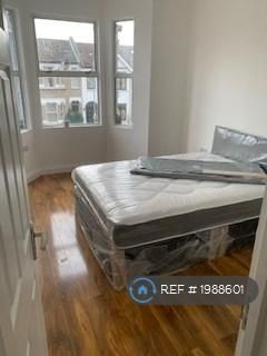 4 bedroom terraced house to rent - Photo 1