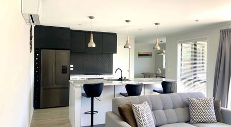 Immaculate Fully Furnished Modern Home in Quiet Established Street! - Photo 5