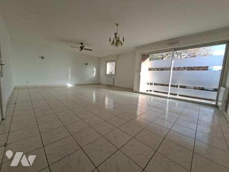 HAZEBROUCK, proximité centre ville Dans résidence de standing, grand T2 d'environ 80m2 offrant... - Photo 2