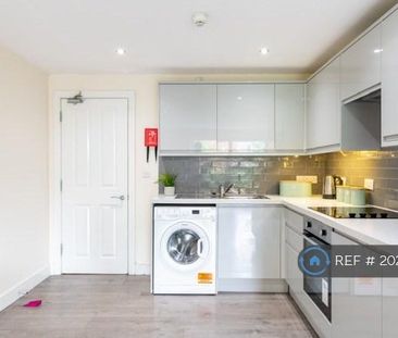 6 bedroom terraced house to rent - Photo 5