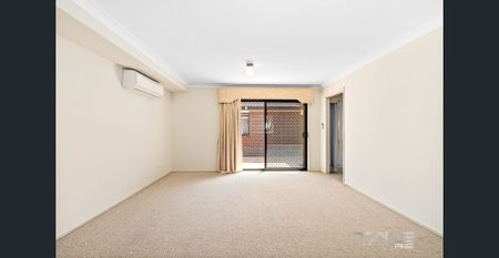 FAMILY HOME IN GREAT LOCATION! - Photo 3