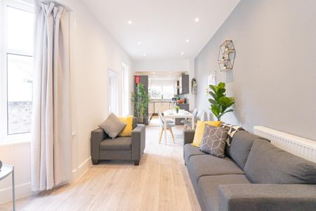 Playfair #4 - Photo 2