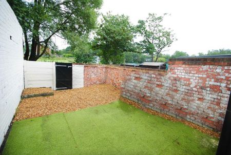 2 bedroom terraced house to rent - Photo 3