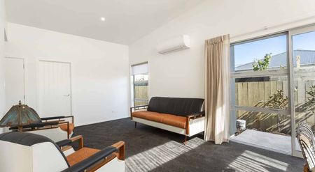 Quality Two-Bedroom Home in Sought-After St Kilda - Photo 4