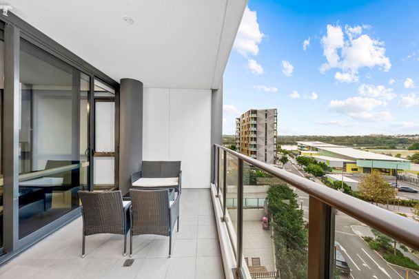 Beautiful Fully Furnished Luxury | Ultimate Convenience - Photo 1