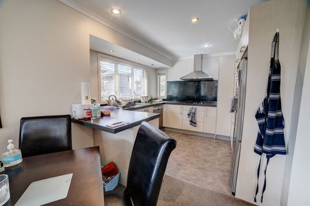 Spacious 2-Bedroom Apartment - Photo 5