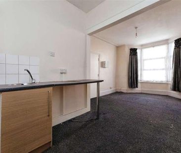 Loxford Avenue, London, E6 - Photo 6