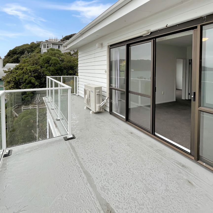 Spectacular Views in Hataitai - Photo 1