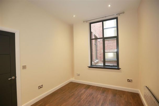 High Street - Photo 1