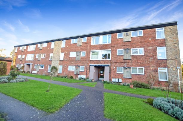A ground floor two bedroom apartment with off street parking, garage and communal gardens, ideally located close to the Cambridge science park, Cambridge North train station and access to the A14. - Photo 1