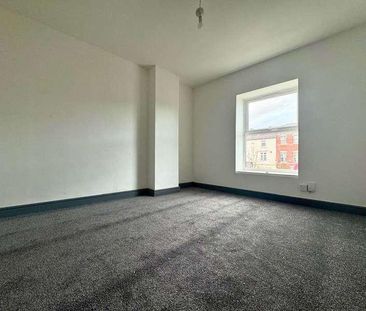 Flat, Carters Green, West Bromwich, B70 - Photo 4