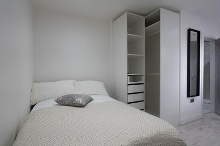 1 bedroom in a house share to rent - Photo 2