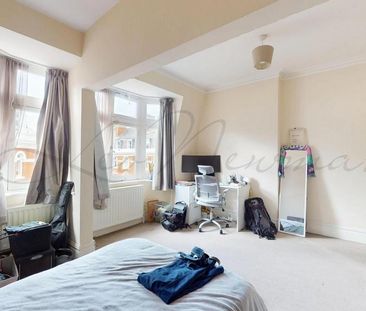 4 bedroom flat to rent - Photo 6