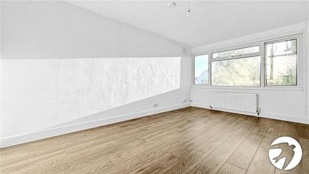 4 bedroom semi-detached house to rent - Photo 4