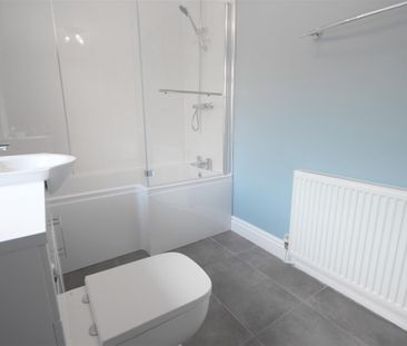 2 Bedroom House - Mid Terrace To Let - Photo 5