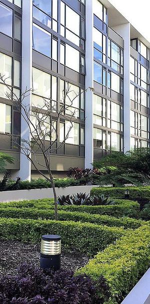 Fabulous Apartment With 2 Car Spaces - Photo 1