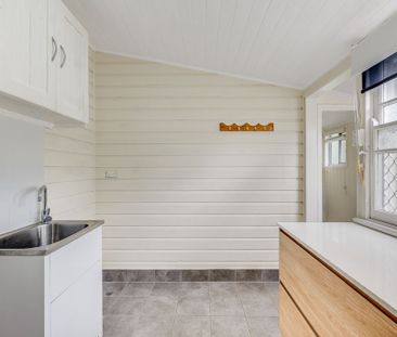 Classic Queenslander with a LARGE shed! - Photo 5