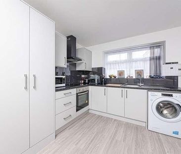 Broad Street Walk, Wokingham, RG40 - Photo 4