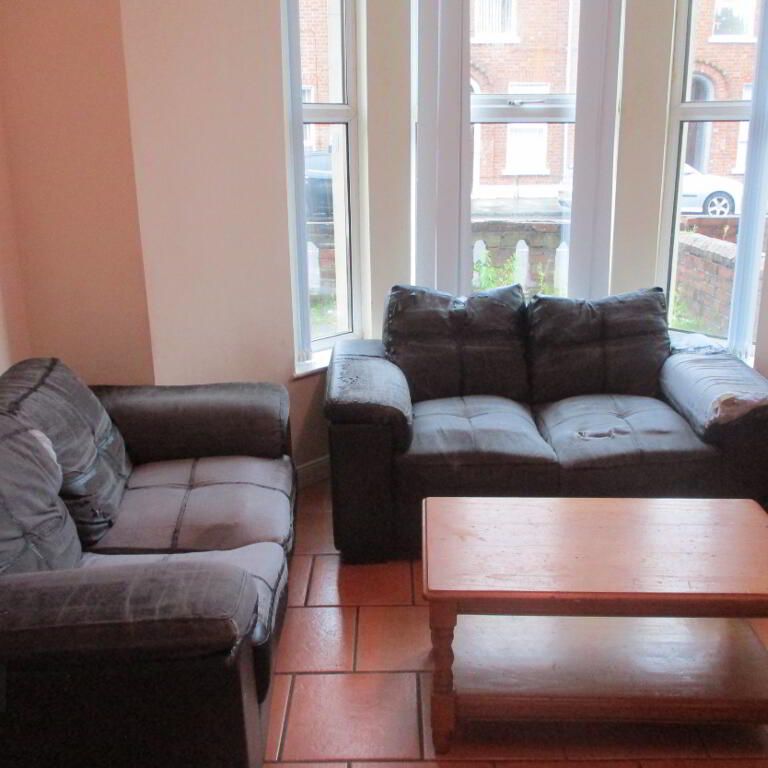 Great Location, 122a Fitzroy Avenue, Queens Quarter, Belfast, BT7 1HX - Photo 1