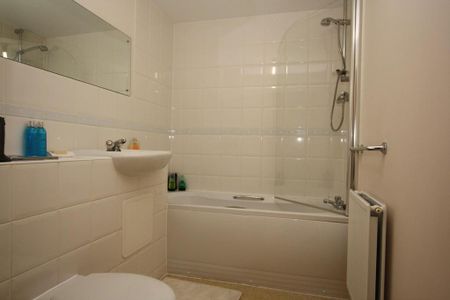 2 bedroom flat to rent - Photo 4