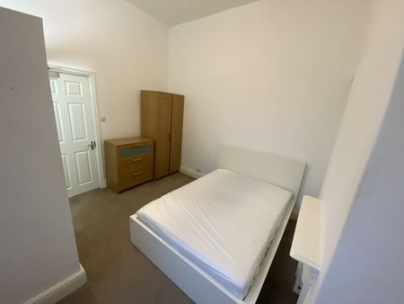 Room 5, 39, Broadgate, Preston - Photo 4