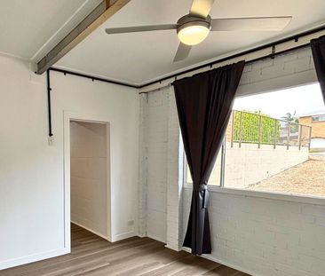 Spacious Dual Living Home – Walk to Beach & Village - Photo 6