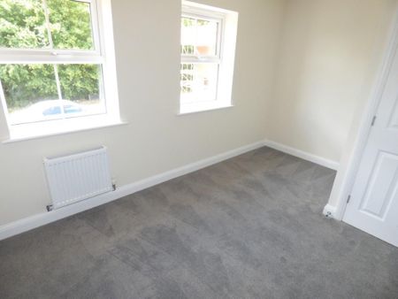 2 bedroom townhouse to rent - Photo 3