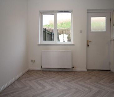 3 bedroom semi-detached villa to rent - Photo 6