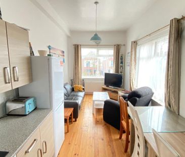 2 bedroom flat to rent - Photo 6
