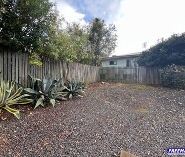 Spacious 3-Bedroom Brick Unit with Courtyard - Photo 4