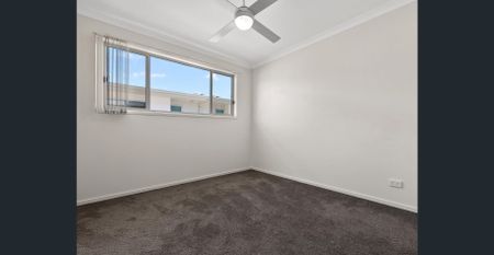 Upmarket Three-Level Townhouse in Riverland Residences! - Photo 3