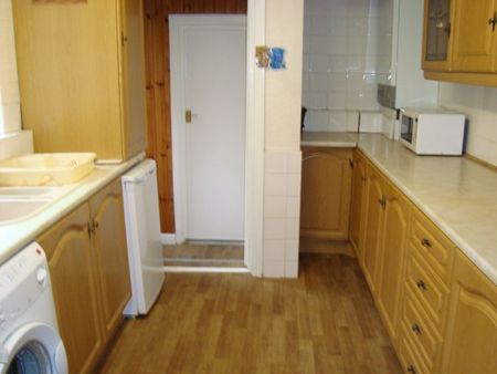 Smart 4 bed house on Hardy Street near HULL uni and shops - Photo 5