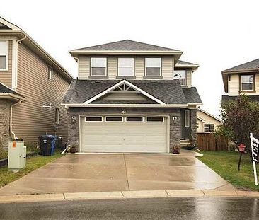 Spacious 3 Bed, Den, Main Floor, Large Bonus home in serene & peaceful location | Calgary - Photo 1