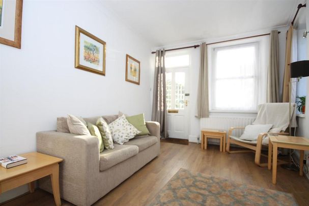 2 bedroom end of terrace house to rent - Photo 1