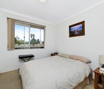 6/81 Collett Street, Queanbeyan - Photo 2