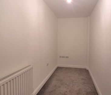 3 bedroom flat to rent - Photo 2
