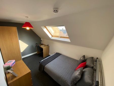 3 bedroom flat to rent - Photo 3