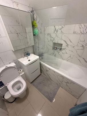 1 bedroom in a flat share to rent - Photo 1