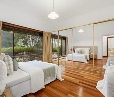 Spacious Family Living with Separate Granny Flat in Prime Ivanhoe - Photo 6