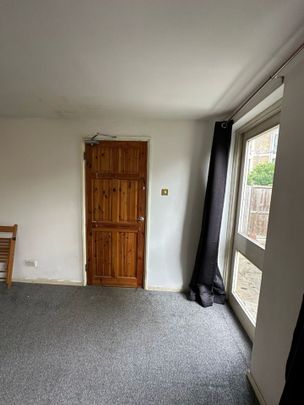 Room in a Shared House, Burgos Grove, SE10 - Photo 1