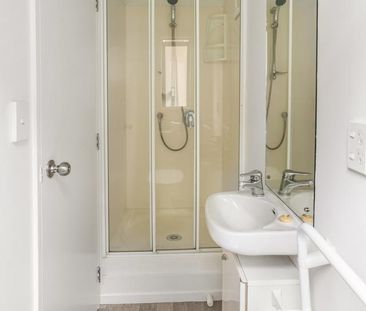 Modern two bedroom apartment! - Photo 6