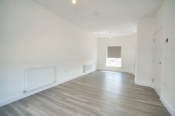 Harrington Close, Northampton - Photo 1