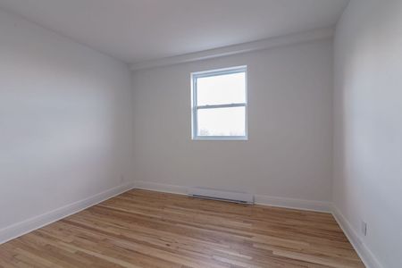 4870 Queen Mary Road - Photo 4