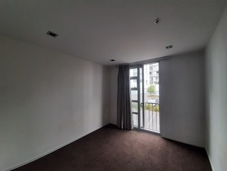 2 Bedroom Spacious Apartment with 2 Carparks - Photo 4