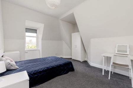 3 bedroom flat to rent - Photo 4