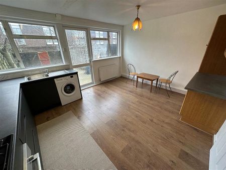 4 bedroom terraced house to rent - Photo 5