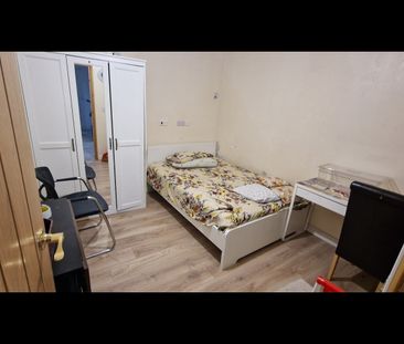 Room in a Shared House, Gaysham Avenue, IG2 - Photo 6