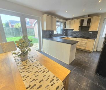 3 bedroom detached house to rent - Photo 5