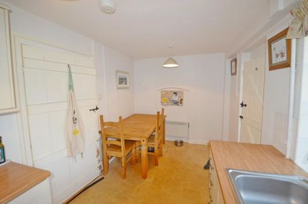 2 bedroom semi-detached house to rent - Photo 3