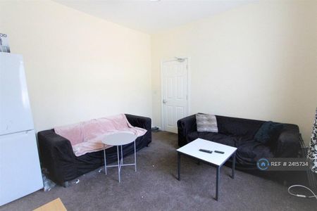 3 bedroom detached house to rent - Photo 2